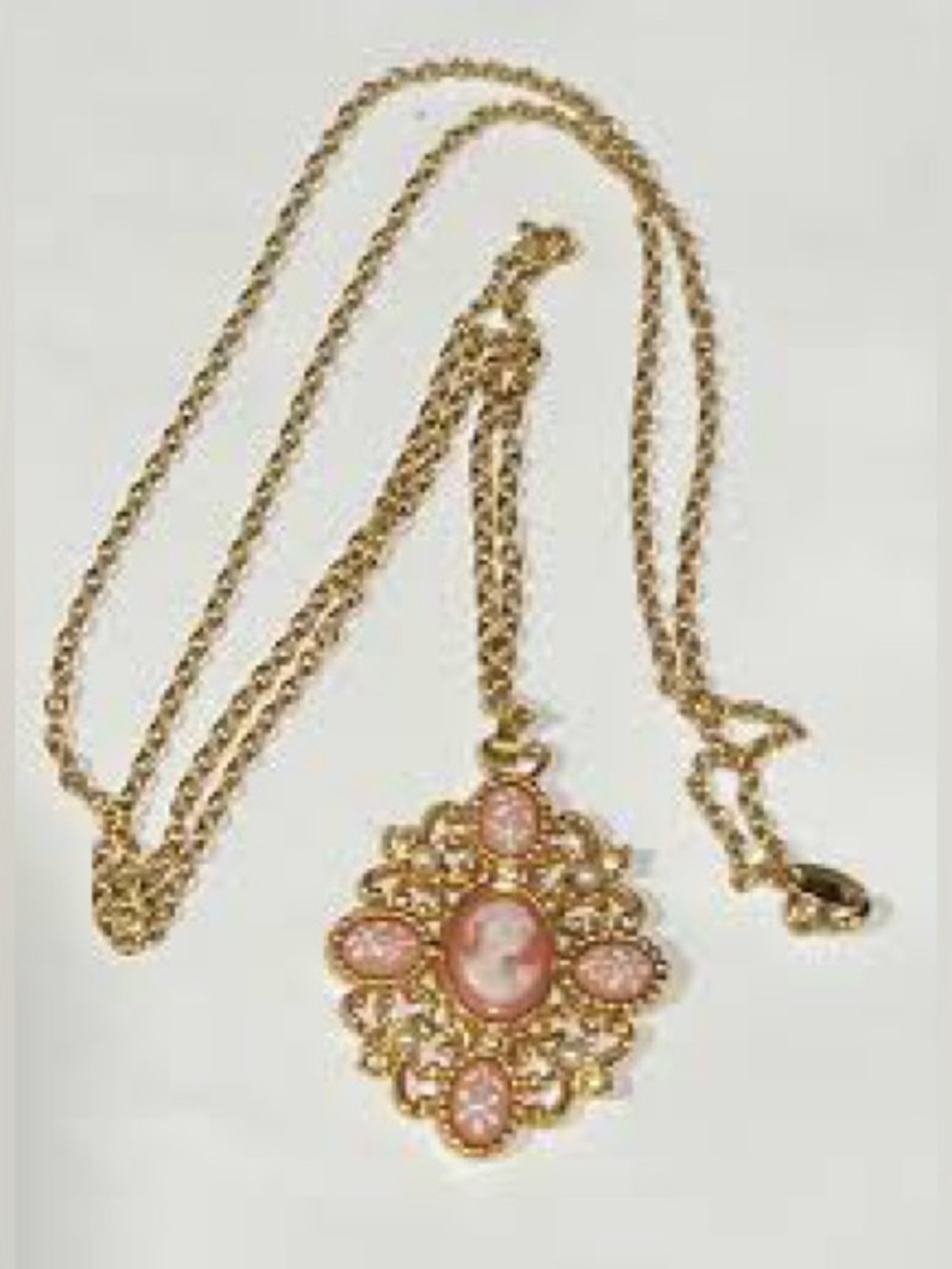 Vintage Avon Gold Tone Pink Cameo Pendant Long Chain Necklace